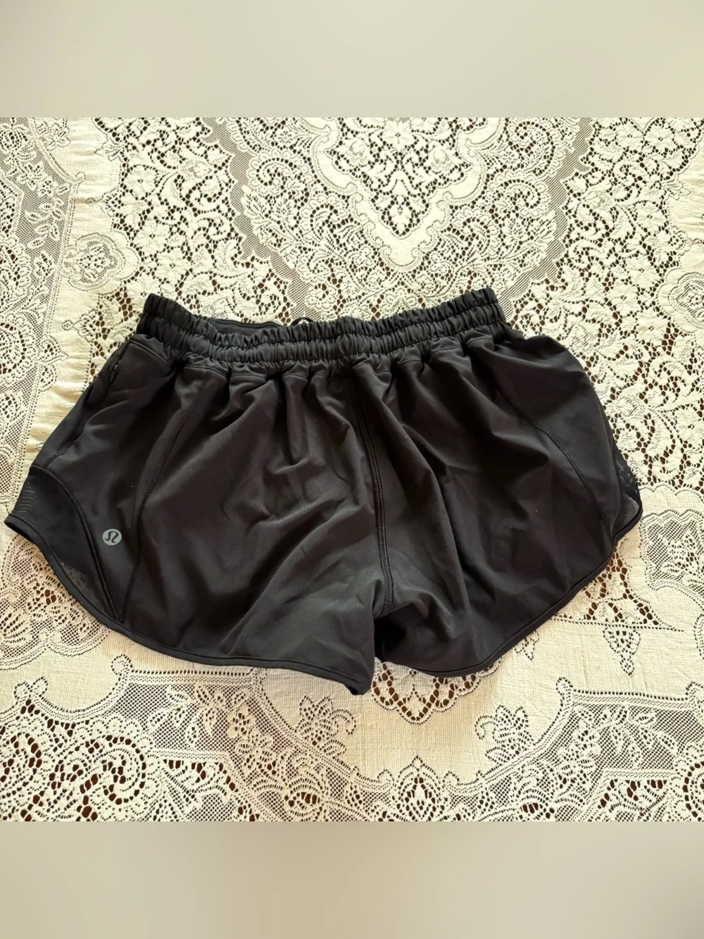 black lululemon shorts size 6